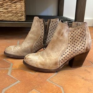 Leather Bed Stu boots